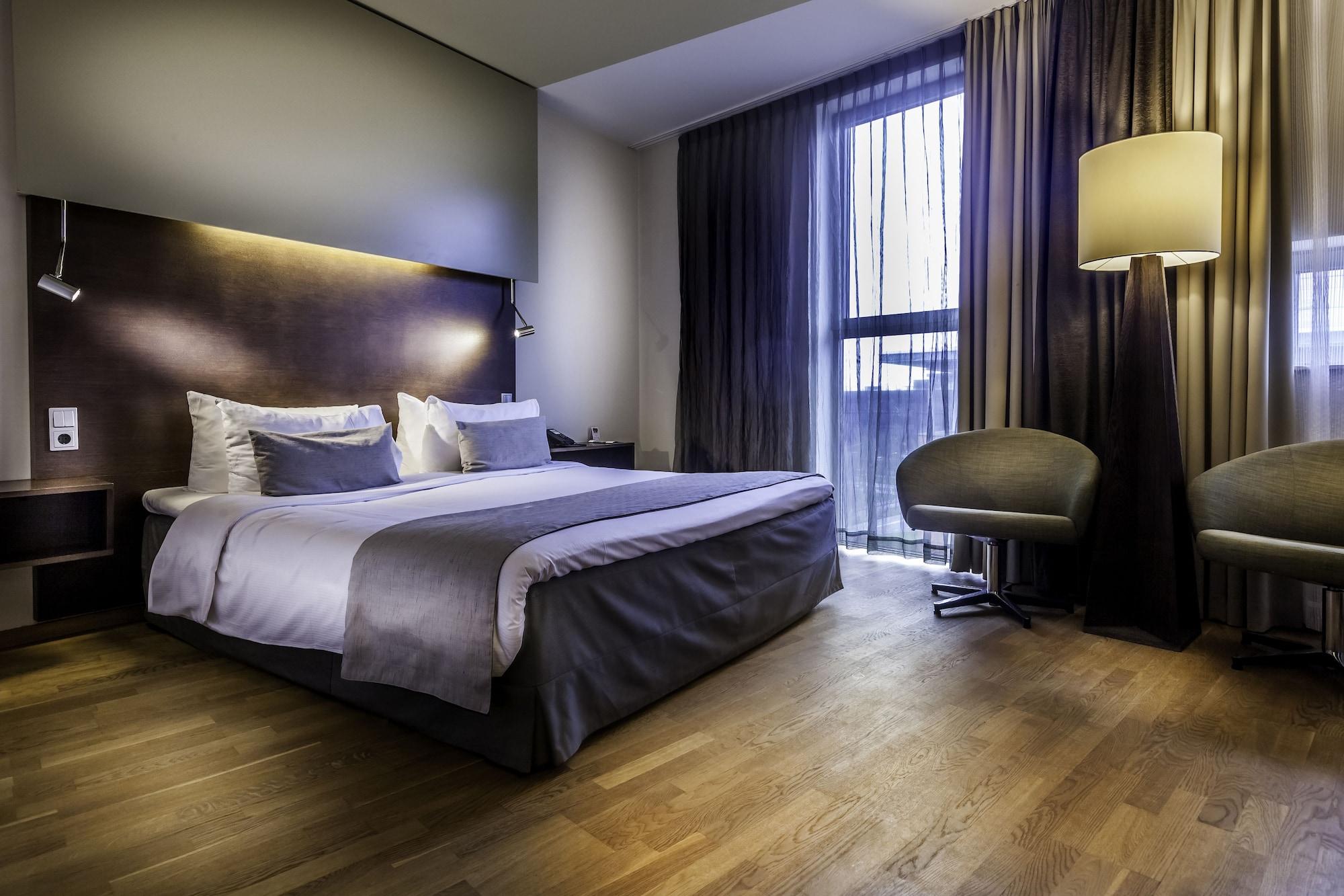 Dutch Design Artemis Hotel 4*